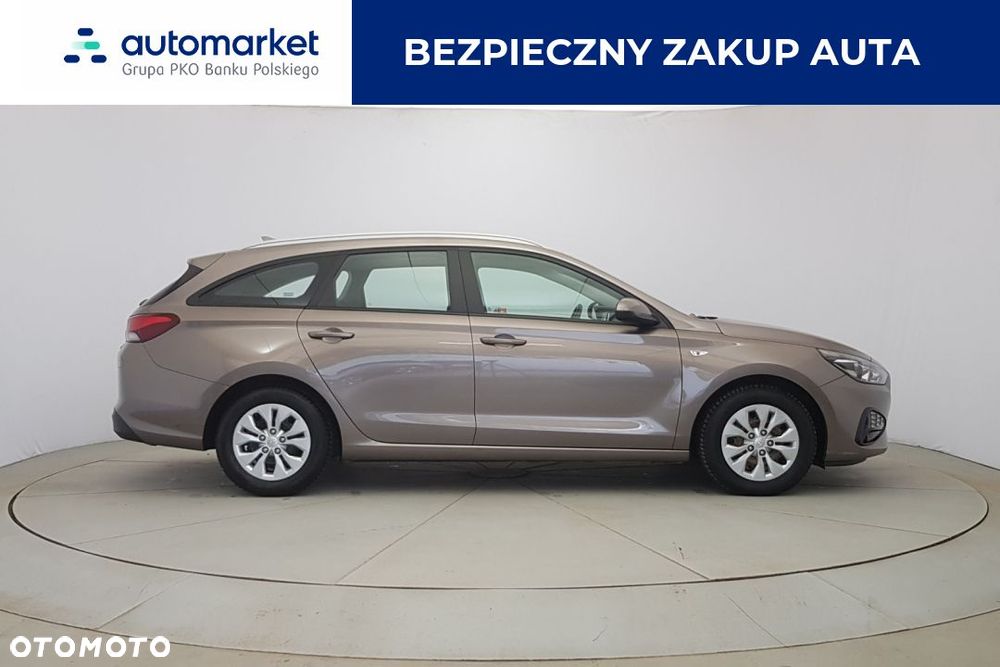 Hyundai i30 1.6 D Classic + - 8