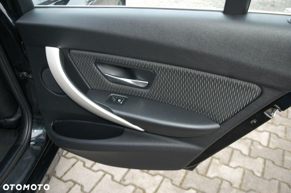 BMW Seria 3 - 32