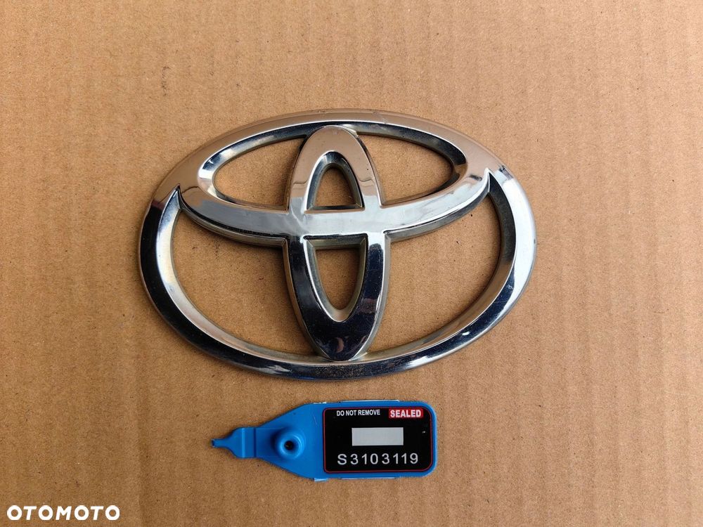 Zaczek emblemat klapy bagażnika TOYOTA AYGO I - 1