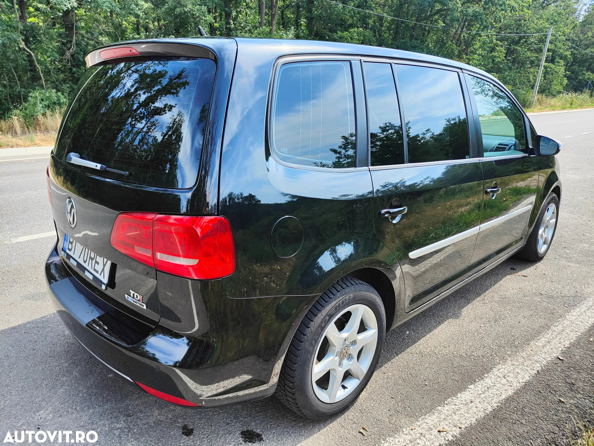 Volkswagen Touran 1.6 TDI DSG Comfortline - 3