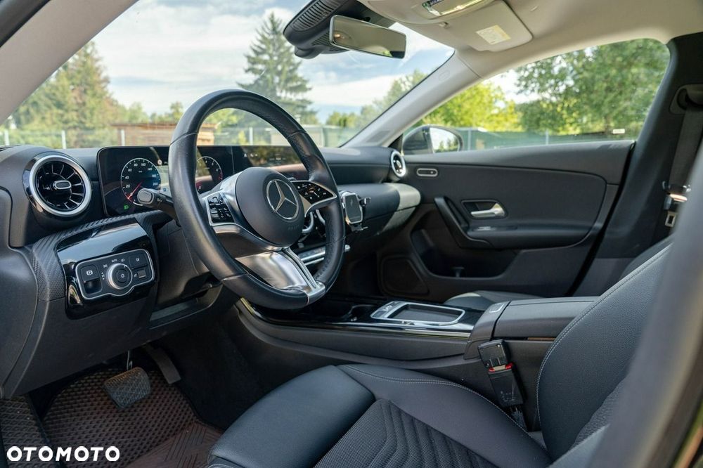 Mercedes-Benz CLA 200 7G-DCT Progressive - 17