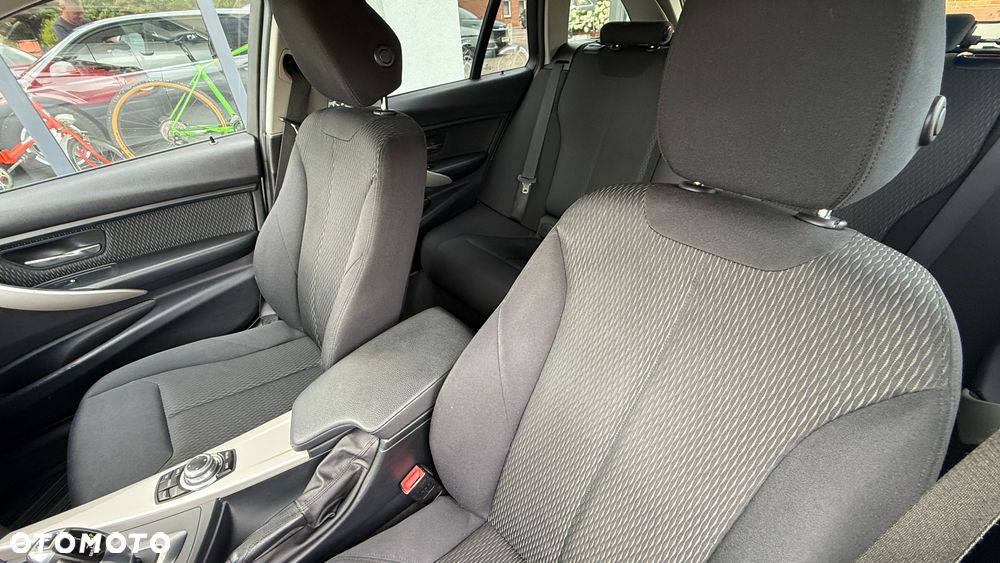BMW Seria 3 318d Sport Line - 22