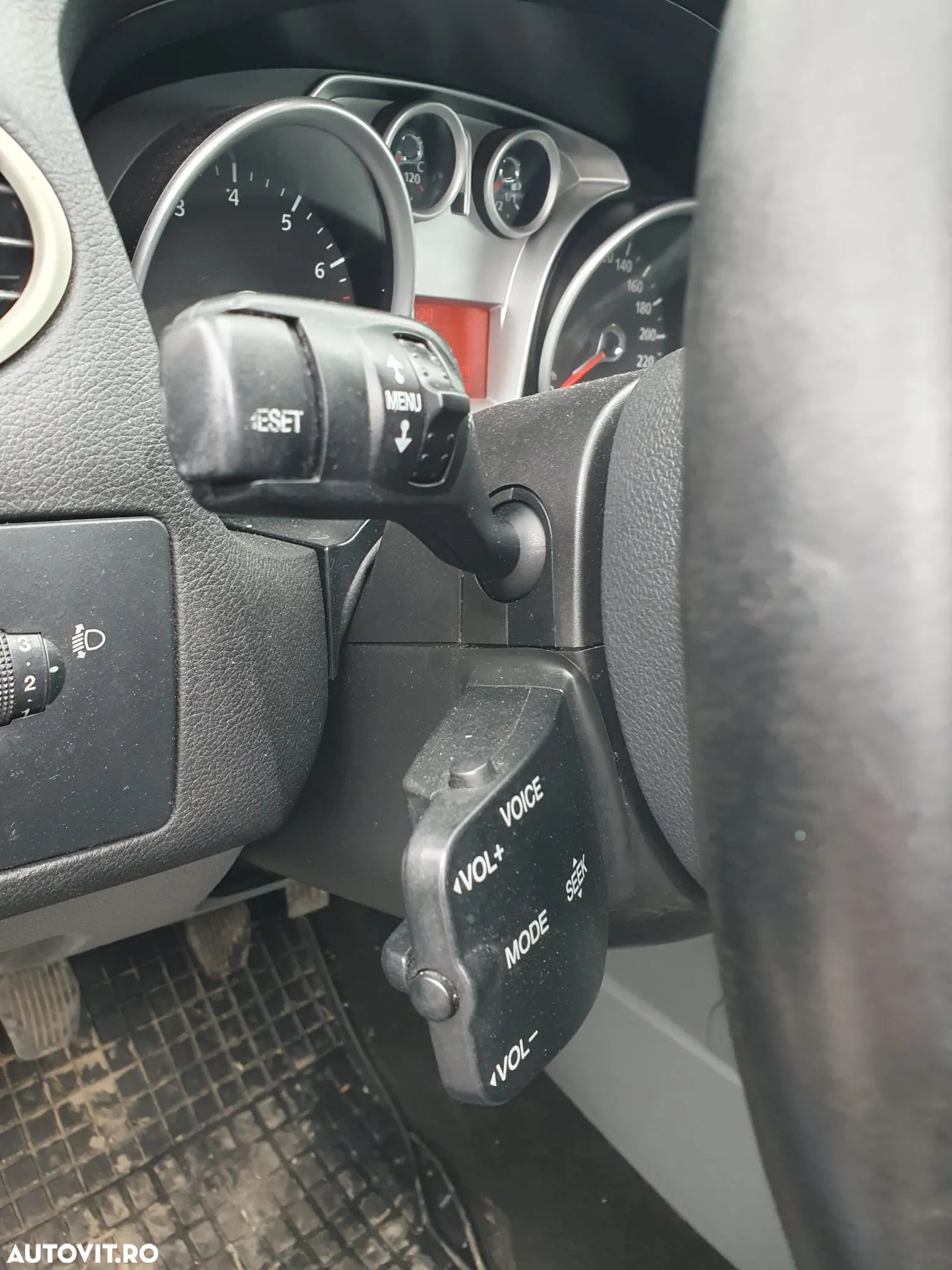 Ford Focus 1.6 16V Ambiente - 4