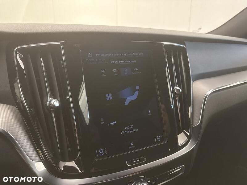 Volvo V60 B3 B R-Design - 17