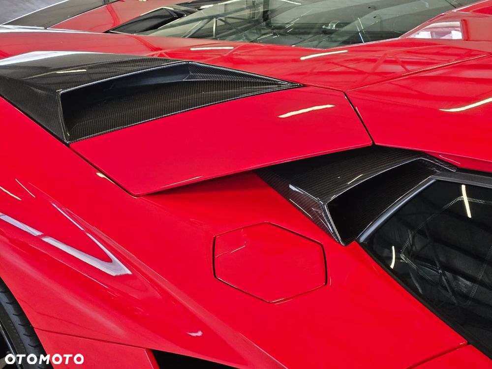 Lamborghini Aventador - 14