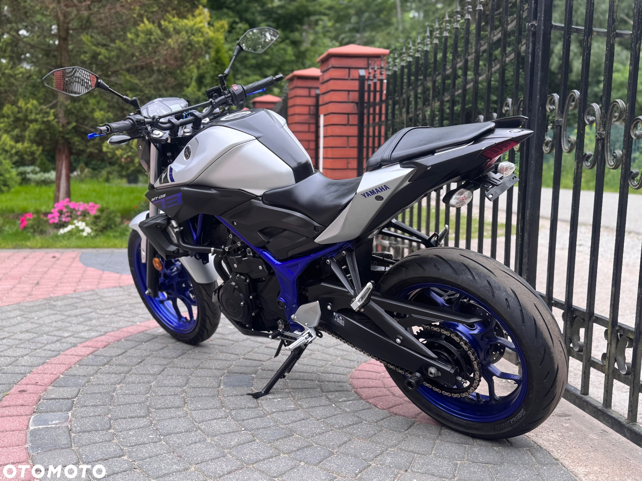 Yamaha MT - 8