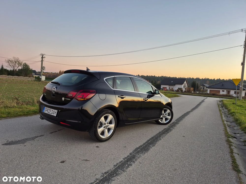 Opel Astra 1.4 Turbo Cosmo - 4
