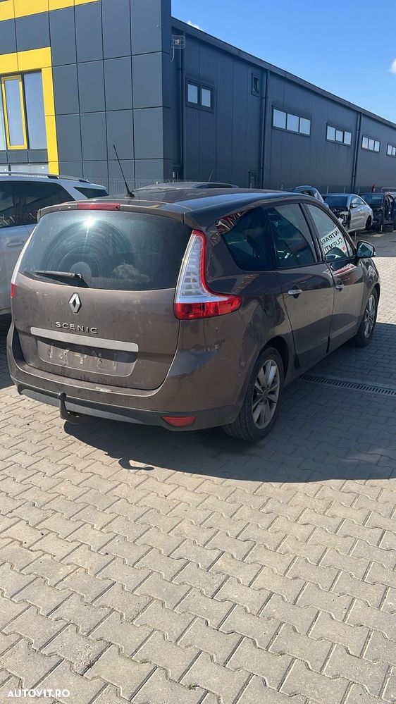 Dezmembram Renault Scenic 2.0 diesel din 2011 - 3