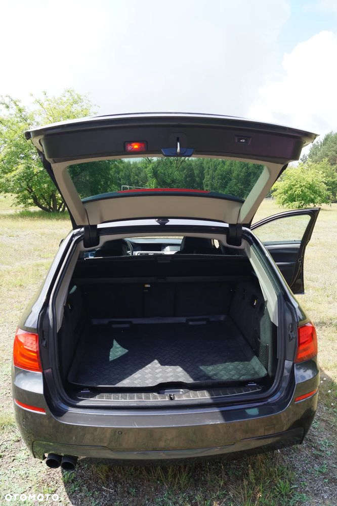 BMW Seria 5 525d xDrive - 11