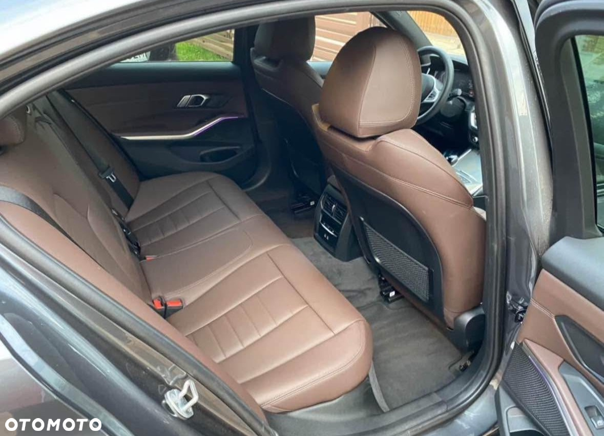 BMW Seria 3 330i xDrive M Sport sport - 12