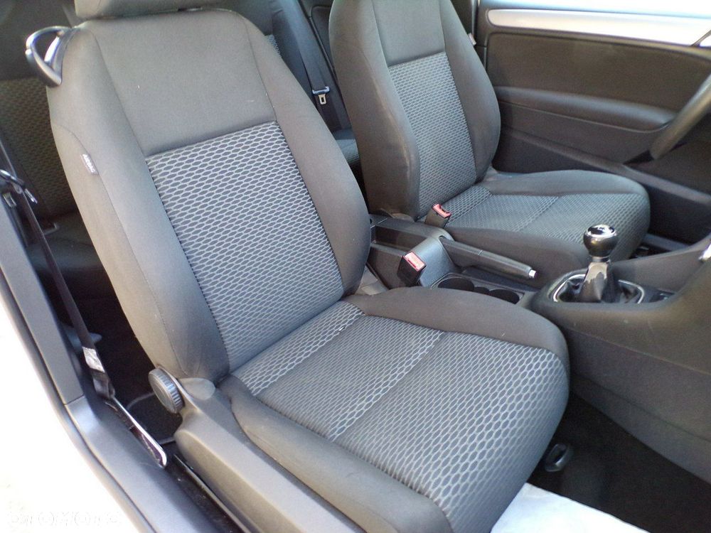 Volkswagen Golf - 22
