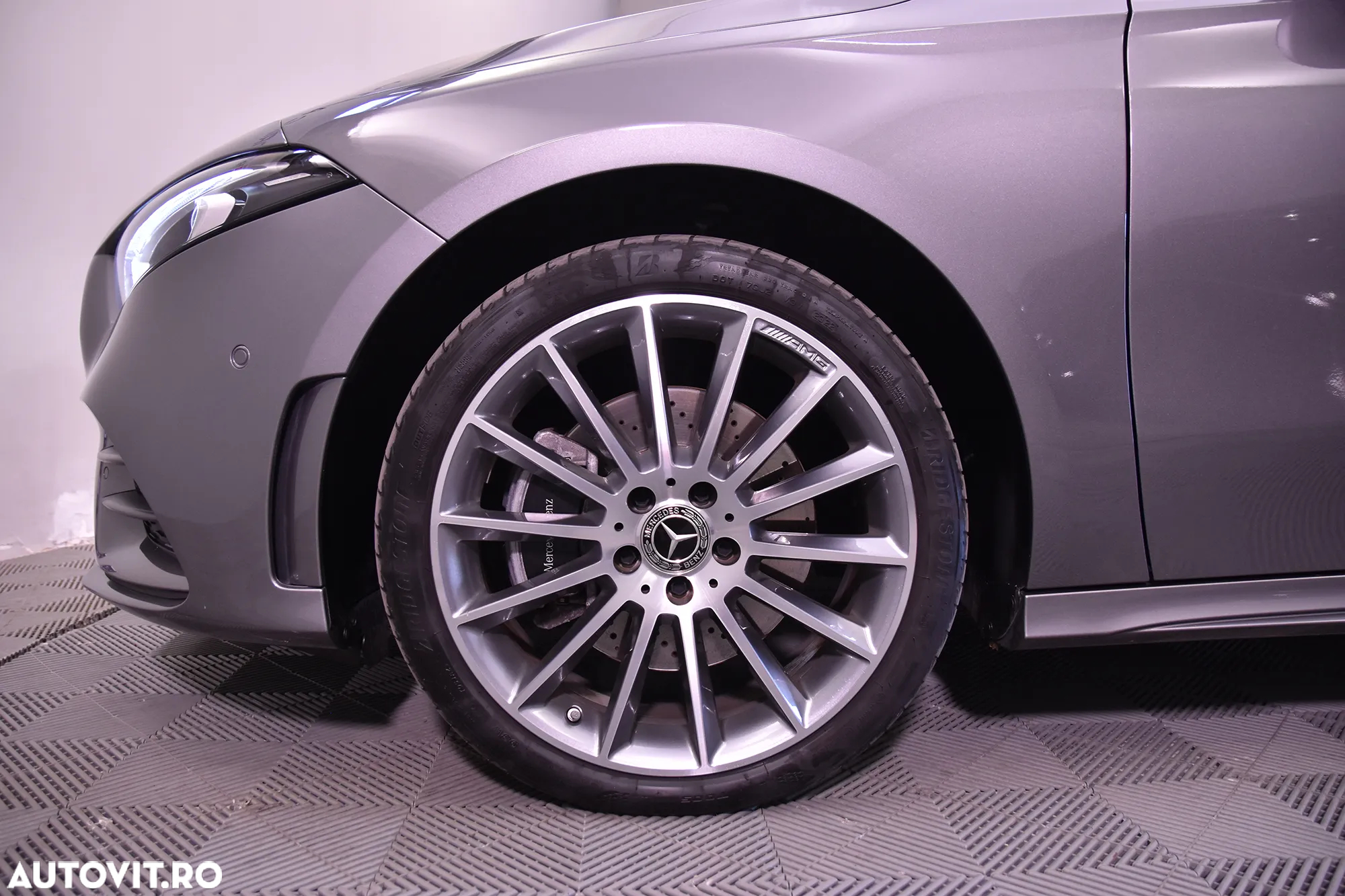 Mercedes-Benz A 250 e 8G-DCT AMG Line - 14