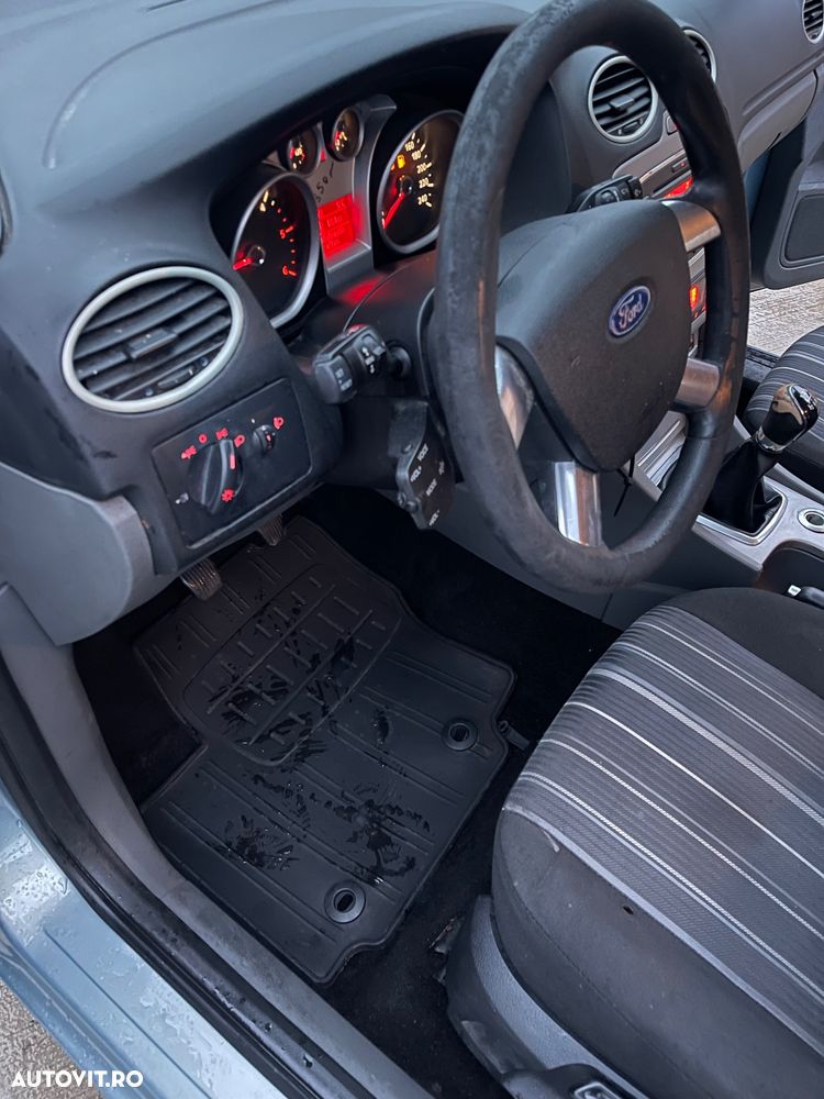 Ford Focus Turnier 1.6 TDCi DPF SYNC Edition - 38