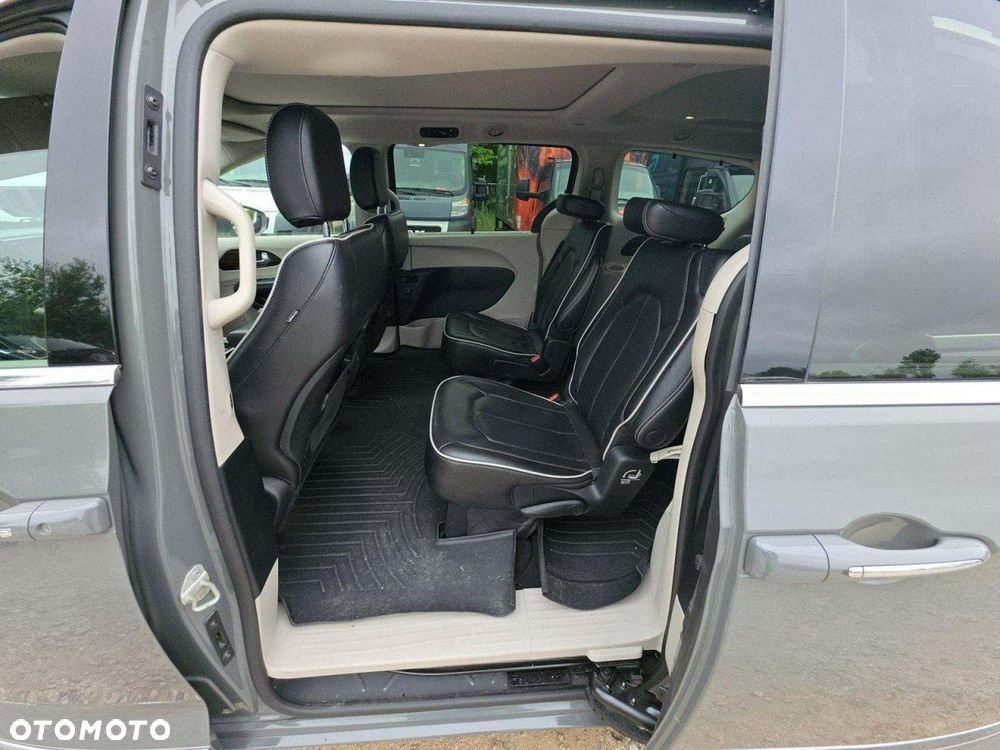 Chrysler Pacifica - 9