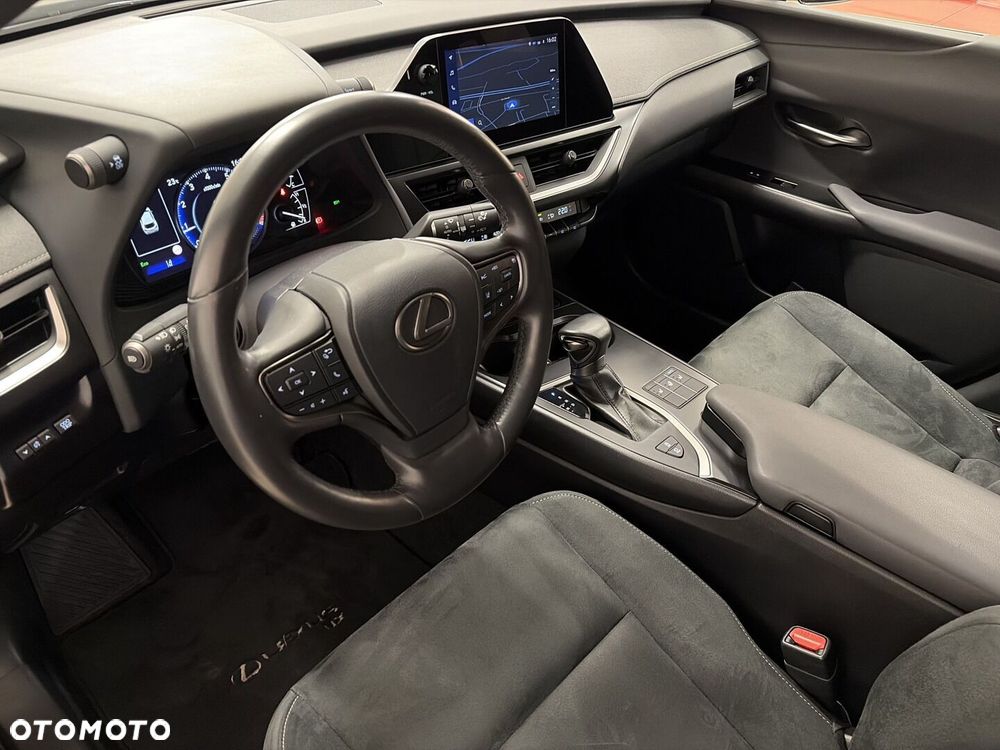 Lexus UX - 11