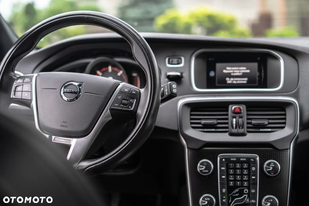 Volvo V40 D2 Drive-E SCR R-Design Momentum - 3