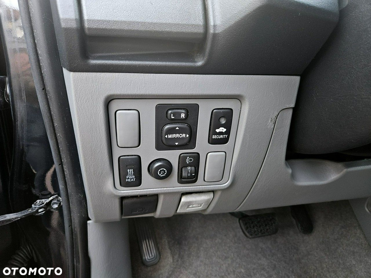 Toyota Hilux 4x4 Double Cab Autm Executive - 17