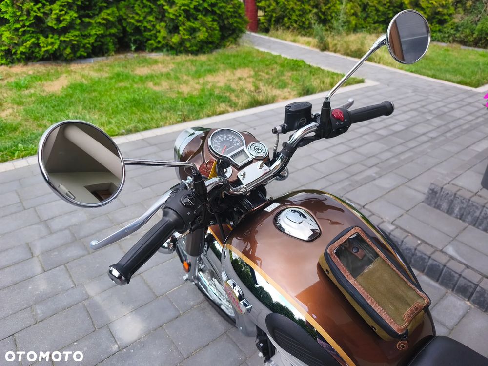 Royal Enfield Classic - 22