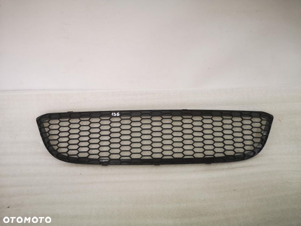 BMW E81 87 M-PAKIET 04- KRATKA ŚRODKOWA ZDERZAKA PRZEDNIEGO PRZÓD NR 51117906809 NR AUKCJI NK136 - 1