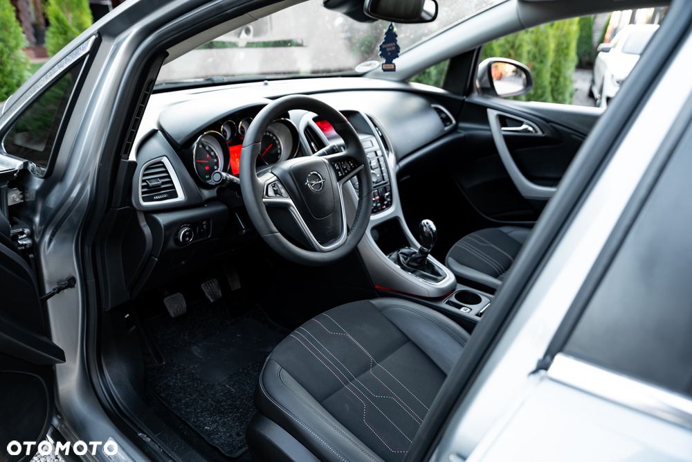 Opel Astra 1.4 Turbo 150 Jahre - 17