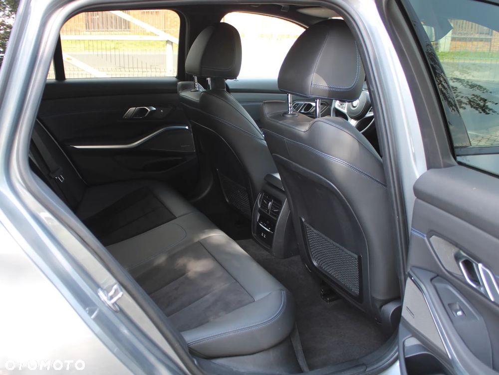 BMW Seria 3 330i xDrive M Sport sport - 22