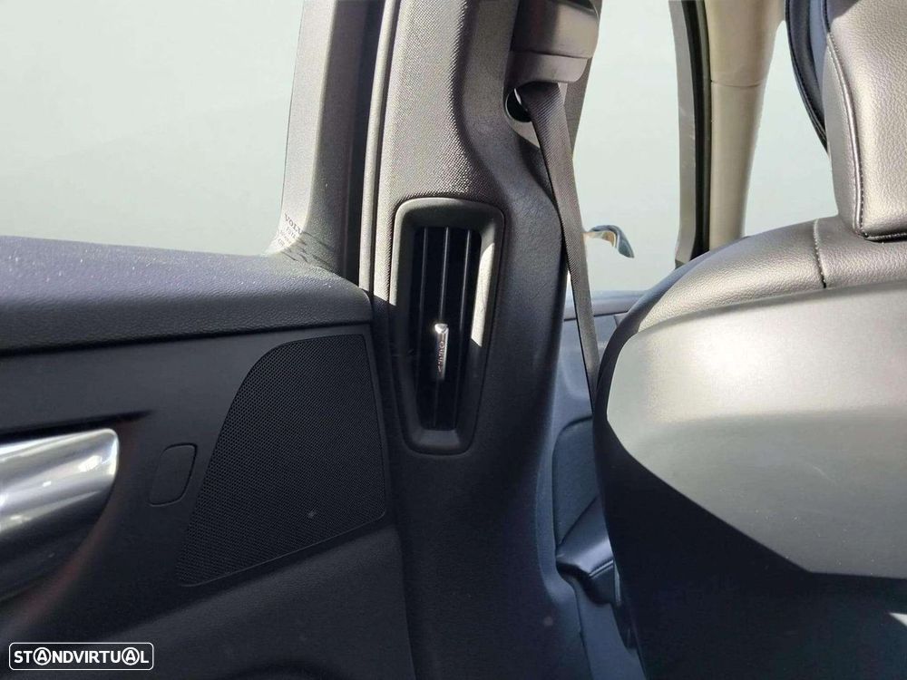 Volvo V60 2.0 T8 AWD TE Momentum - 18