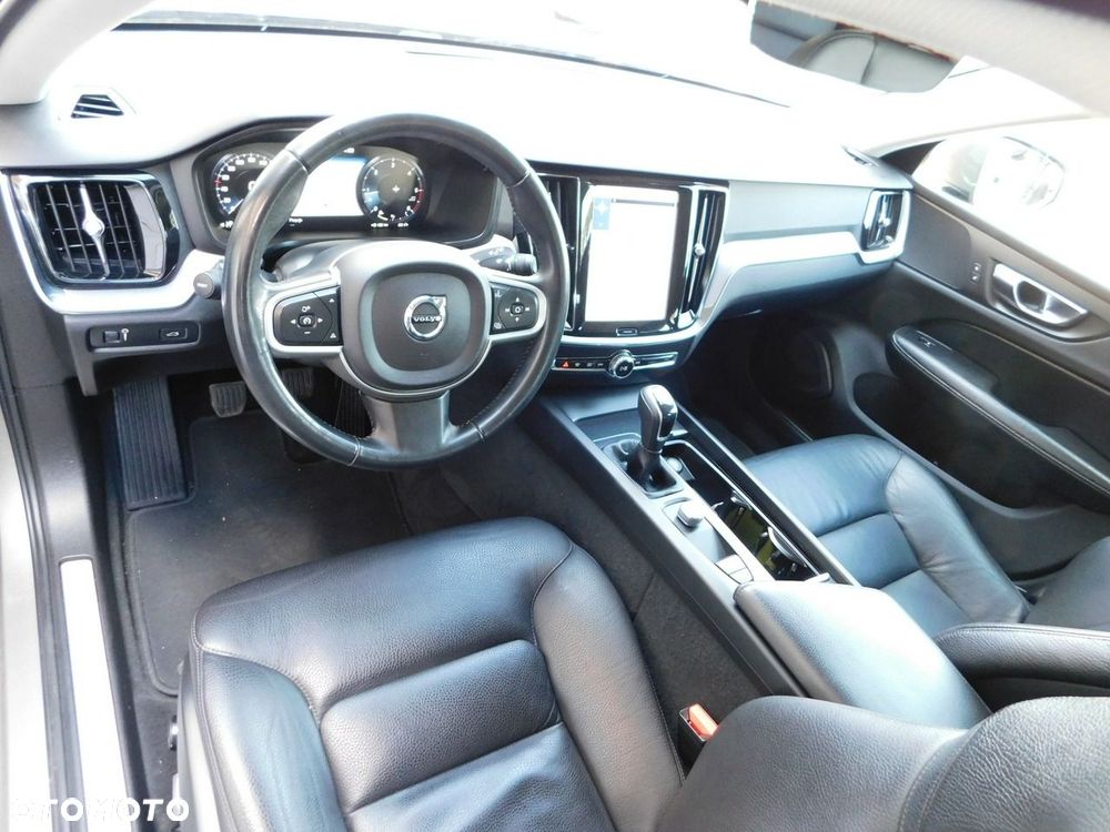 Volvo V60 D3 Momentum Pro - 12
