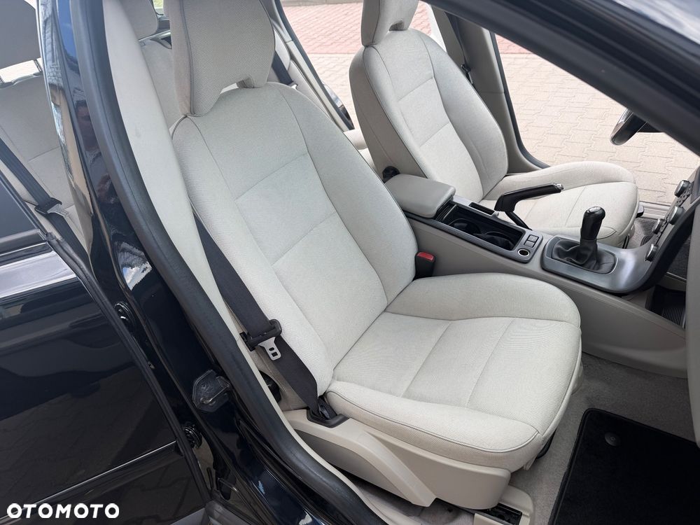 Volvo V50 1.6D - 23