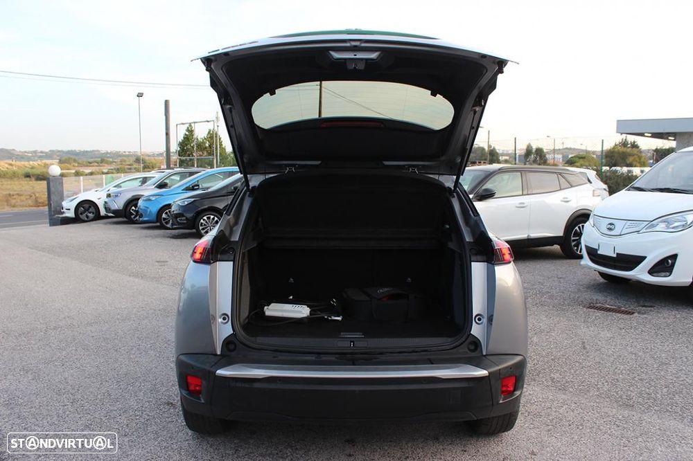 Peugeot e-2008 Allure - 12
