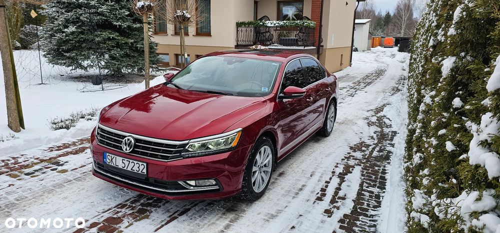 Volkswagen Passat - 1