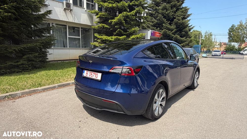 Tesla Model Y - 4