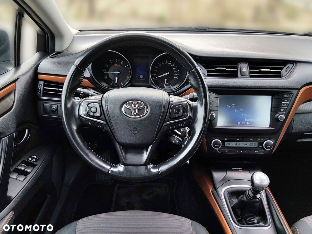 Toyota Avensis - 17