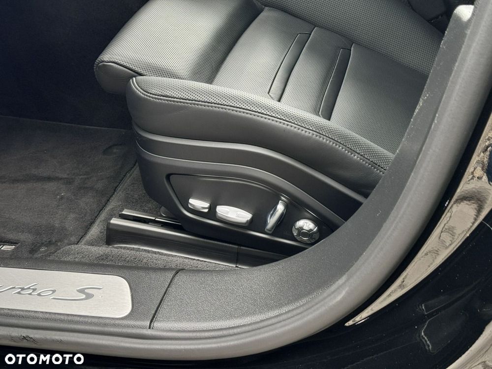 Porsche Panamera Turbo S - 20