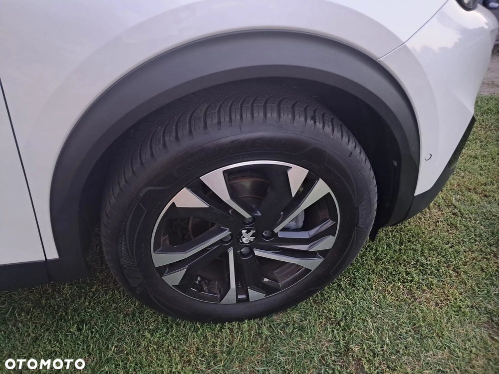 Peugeot 2008 PureTech 130 EAT8 GT - 25