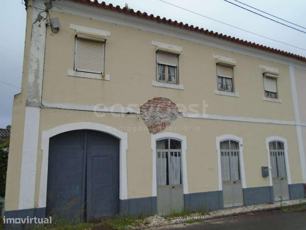 Moradia de Dois Andares para recuperar na Martingança Gare - Grande imagem: 2/24