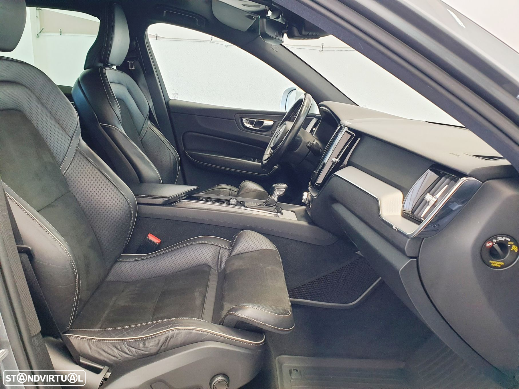 Volvo XC 60 2.0 D4 R-Design Geartronic - 23