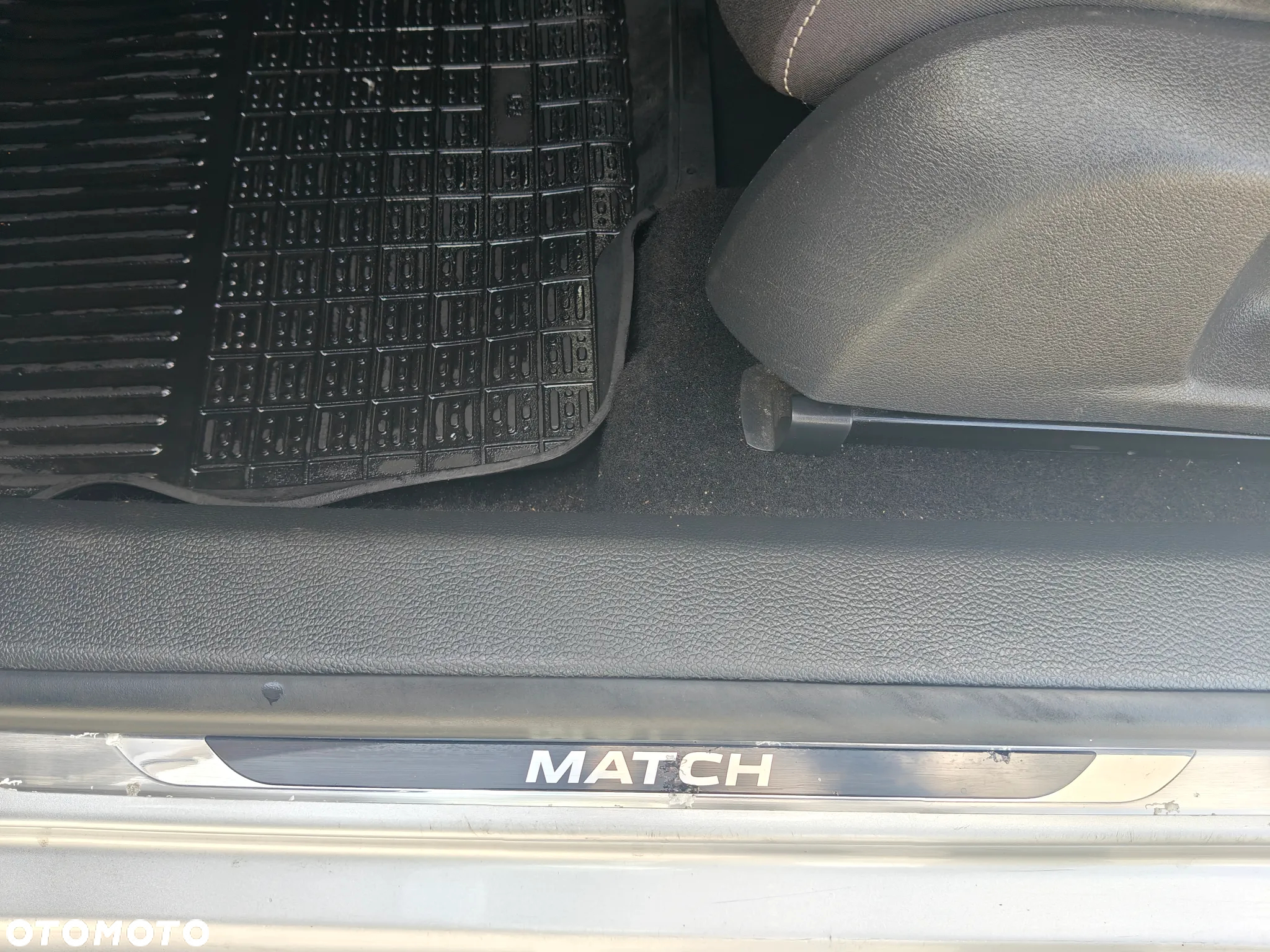 Volkswagen Golf 1.6 TDI DPF DSG MATCH - 19
