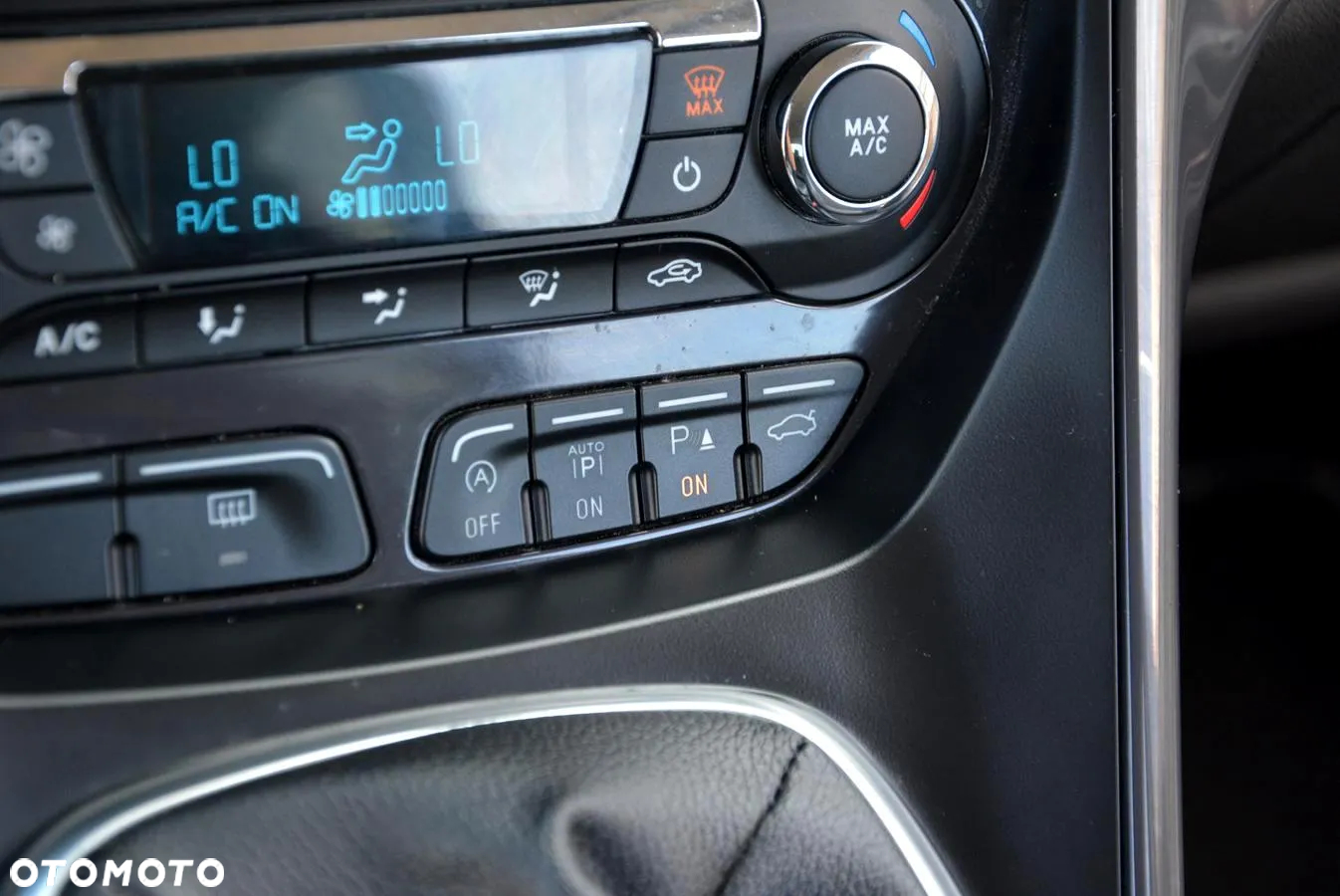 Ford Kuga 1.6 EcoBoost 2x4 Titanium - 35