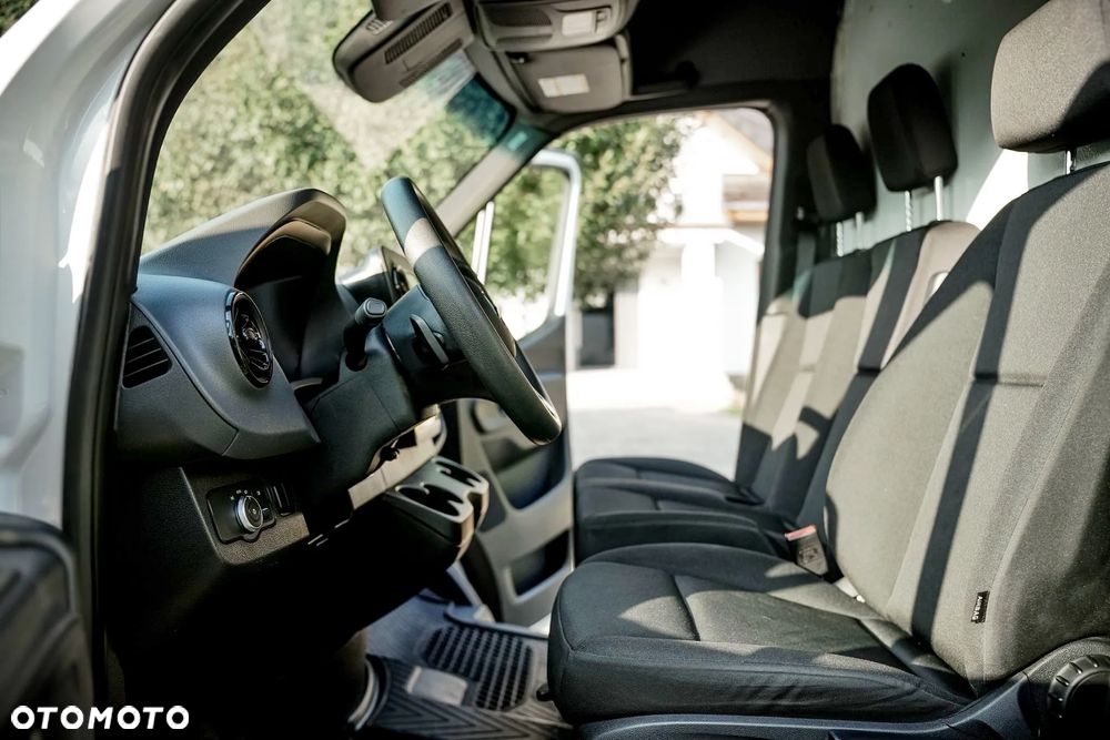 Mercedes-Benz Sprinter - 28