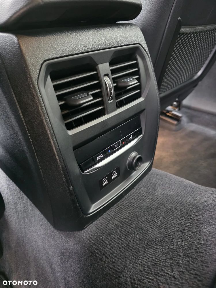 BMW Seria 3 330e M Sport sport - 12