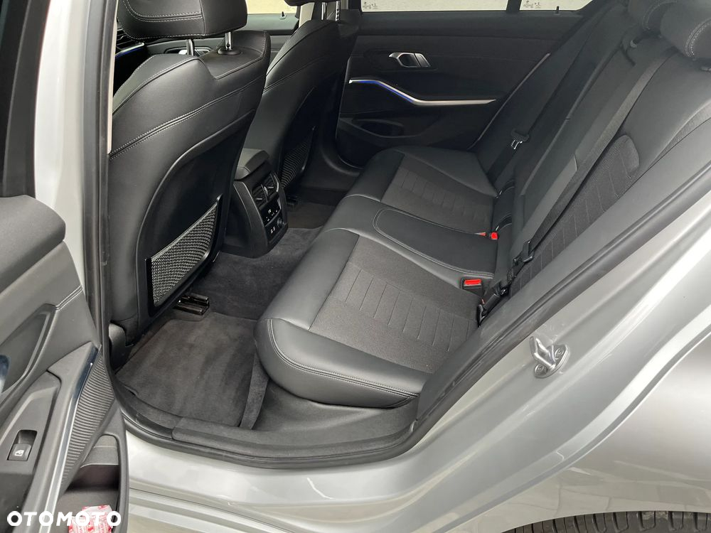 BMW Seria 3 320d - 12