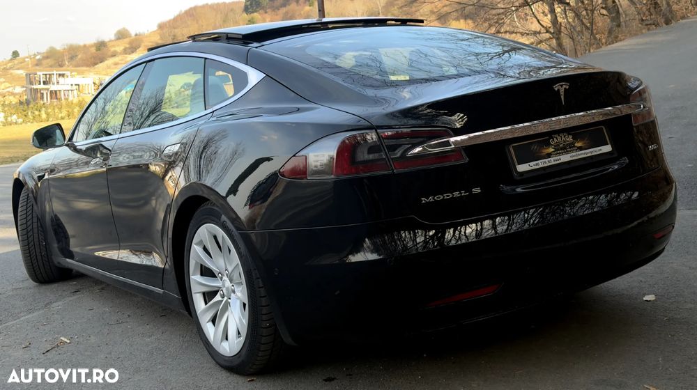 Tesla Model S - 3
