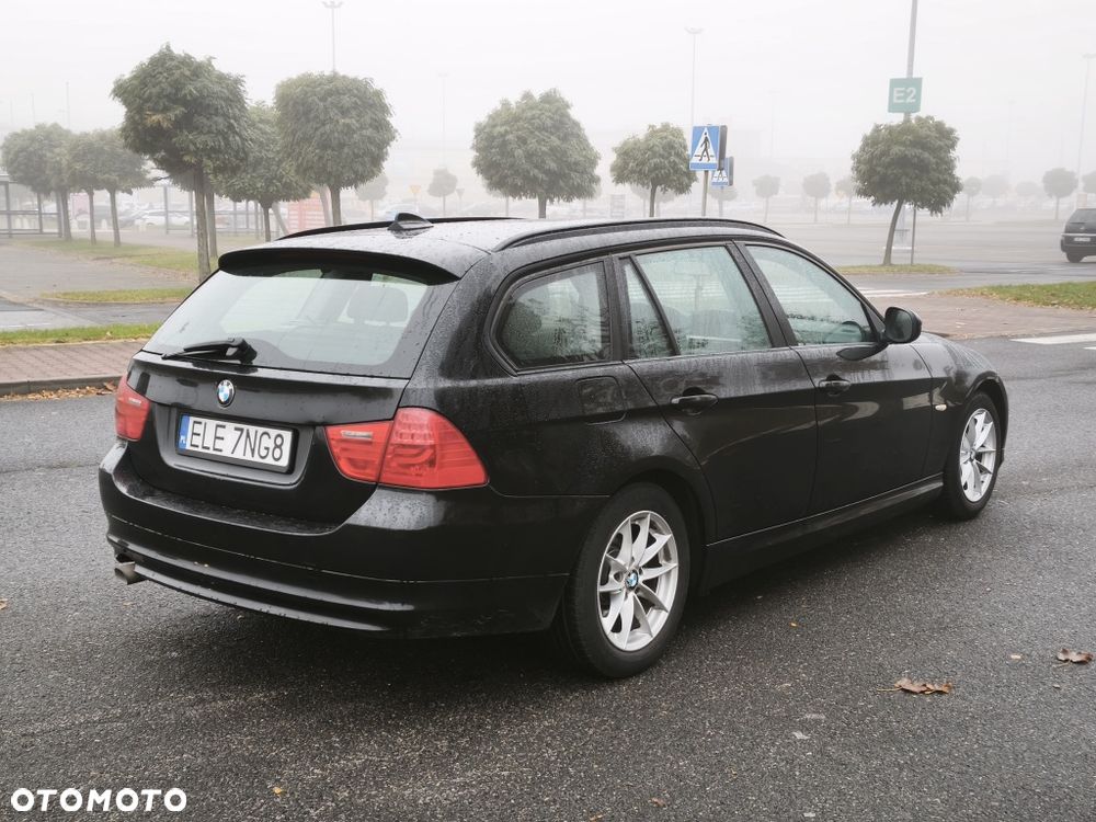BMW 3 Series 2011 photo 5