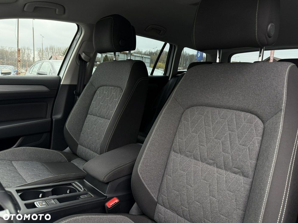 Volkswagen Passat - 11