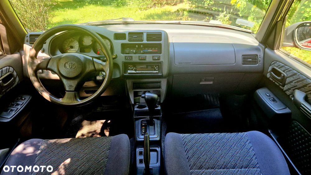 Toyota RAV4 2.0 - 9