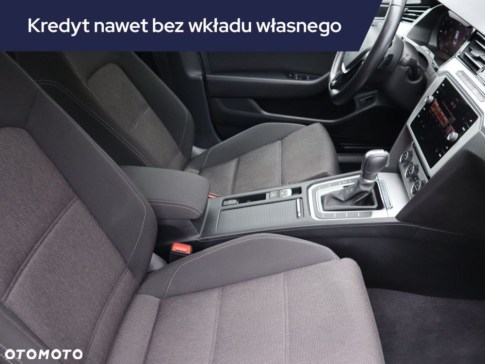 Volkswagen Passat - 11