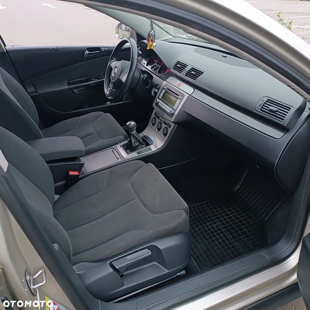 Volkswagen Passat 2.0 TDI Individual Chrom - 12