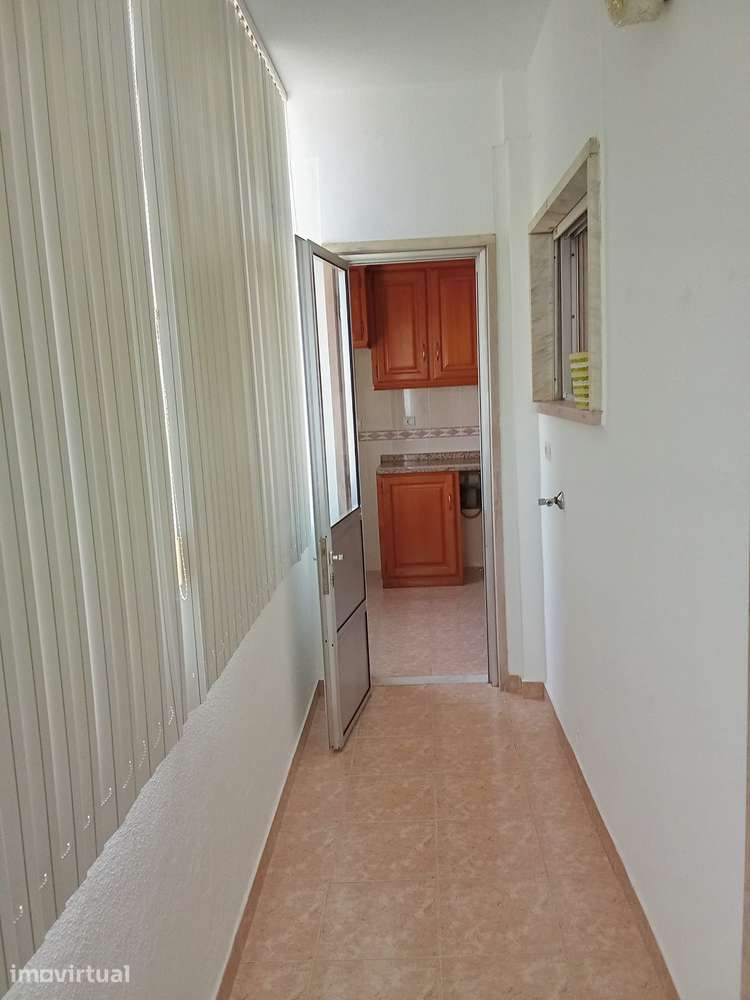 Apartamento T2 - Junto à Estação dos Foros de Amora - Grande imagem: 5/11