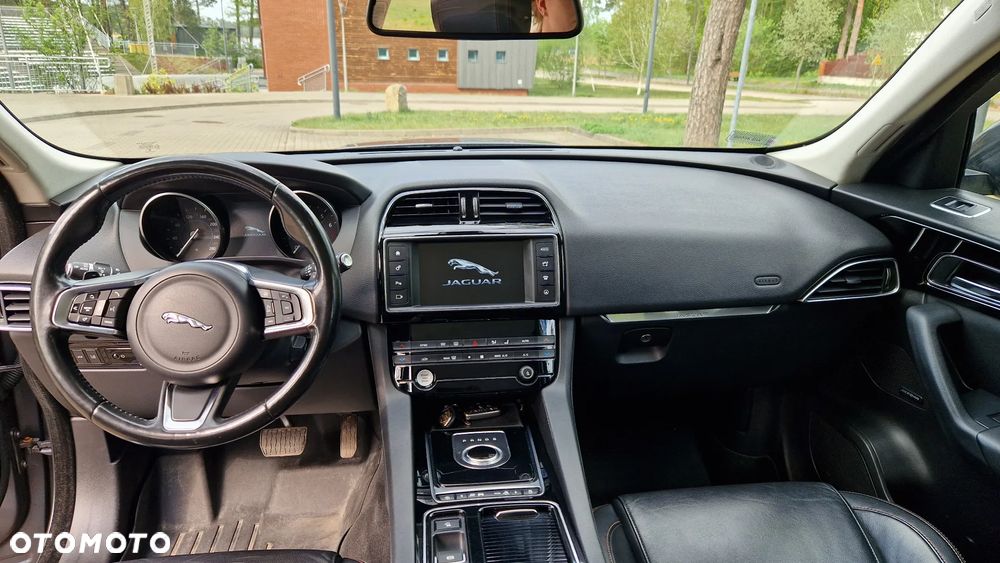 Jaguar F-Pace - 12