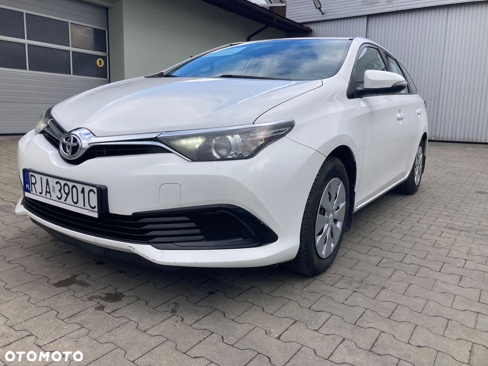 Toyota Auris - 1